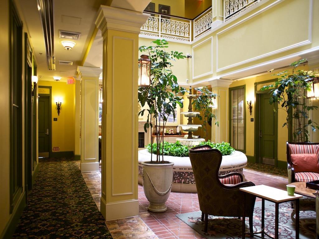 Club Wyndham La Belle Maison Hotel New Orleans Exterior photo